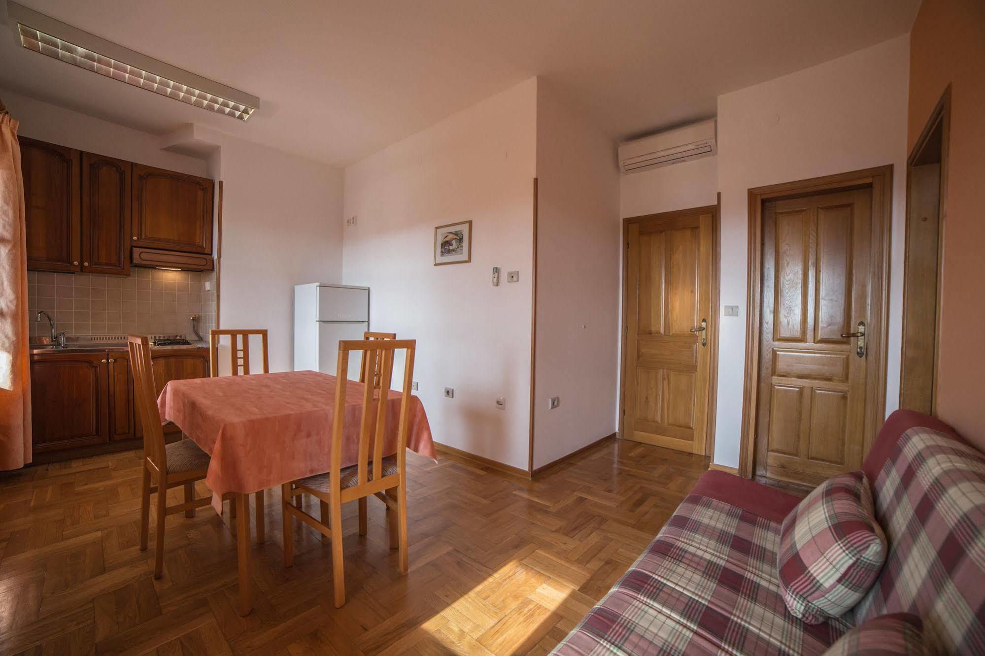 Pansion Valbruna Bed and Breakfast Ρόβινι Εξωτερικό φωτογραφία