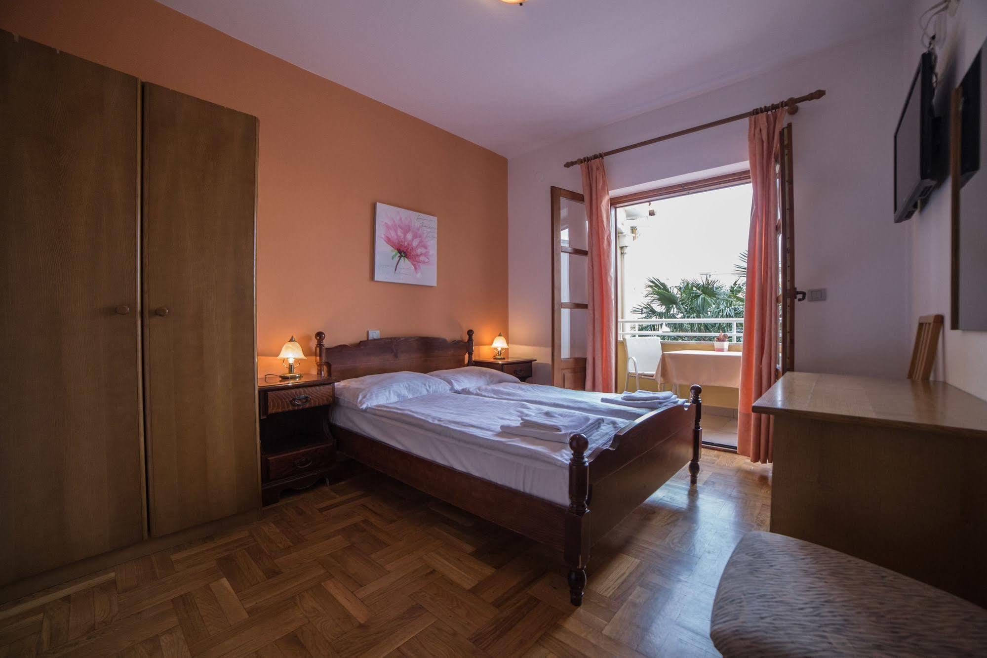 Pansion Valbruna Bed and Breakfast Ρόβινι Εξωτερικό φωτογραφία