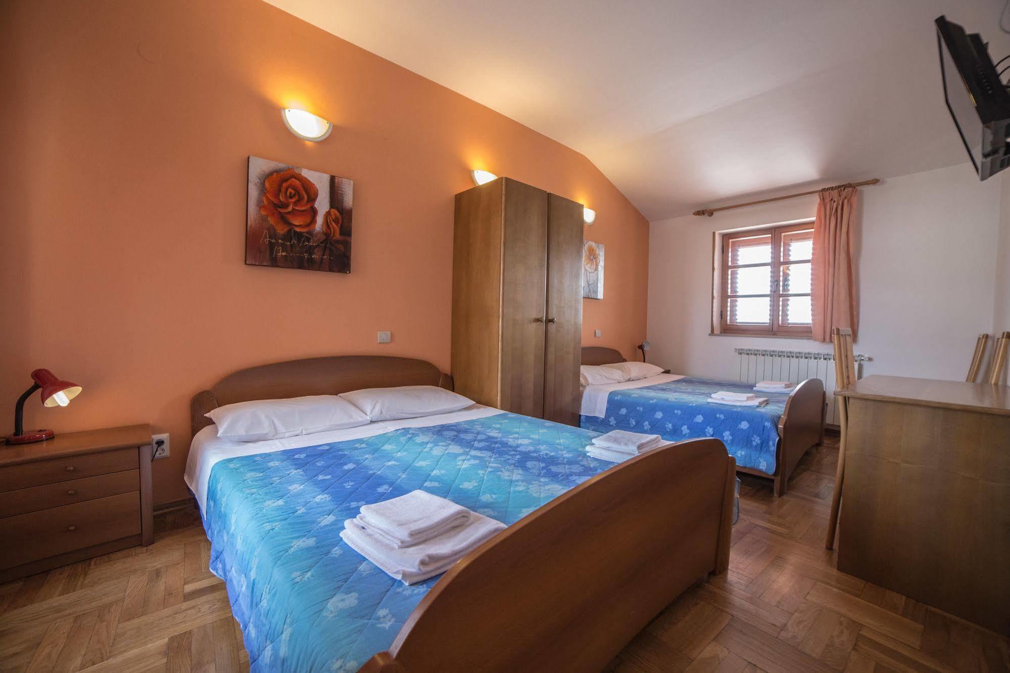 Pansion Valbruna Bed and Breakfast Ρόβινι Εξωτερικό φωτογραφία